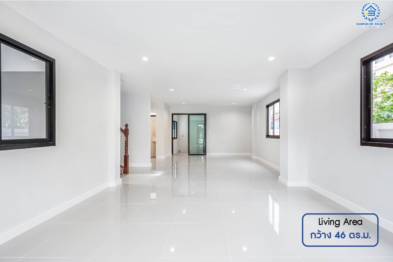 บ้านมือสองตกแต่งใหม่ ม.ลานทอง ติวานนท์-ปากเกร็ด เนื้อที่ 54 ตร.ว. ฟังก์ชัน 3 ห้องนอน 2 ห้องน้ำ บนทำเลทองเดินทางสะดวกติด ถ.ติวานนท์ ใกล้ห้าแยกปากเกร็ด เมืองทองธานี ทางด่วน, เซ็นทรัลแจ้งวัฒนะ และรถไฟฟ้าสายสีชมพู (สายอนาคต) "สถานีปากเกร็ด"